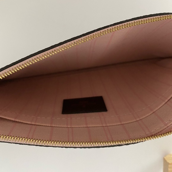 Louis Vuitton Neverfull Pochette MM - Picture 5 of 8